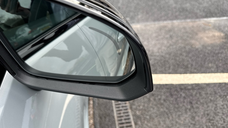 Volvo XC40 2.0 B3P Plus Dark 5dr Auto Petrol Estate